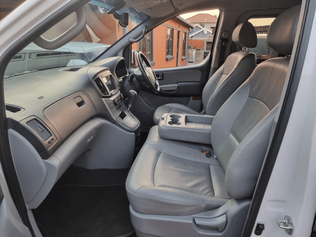 https://assets.carsharenova.com/0197f897-e568-2b3c-d4bb-5e8c9f671bc1