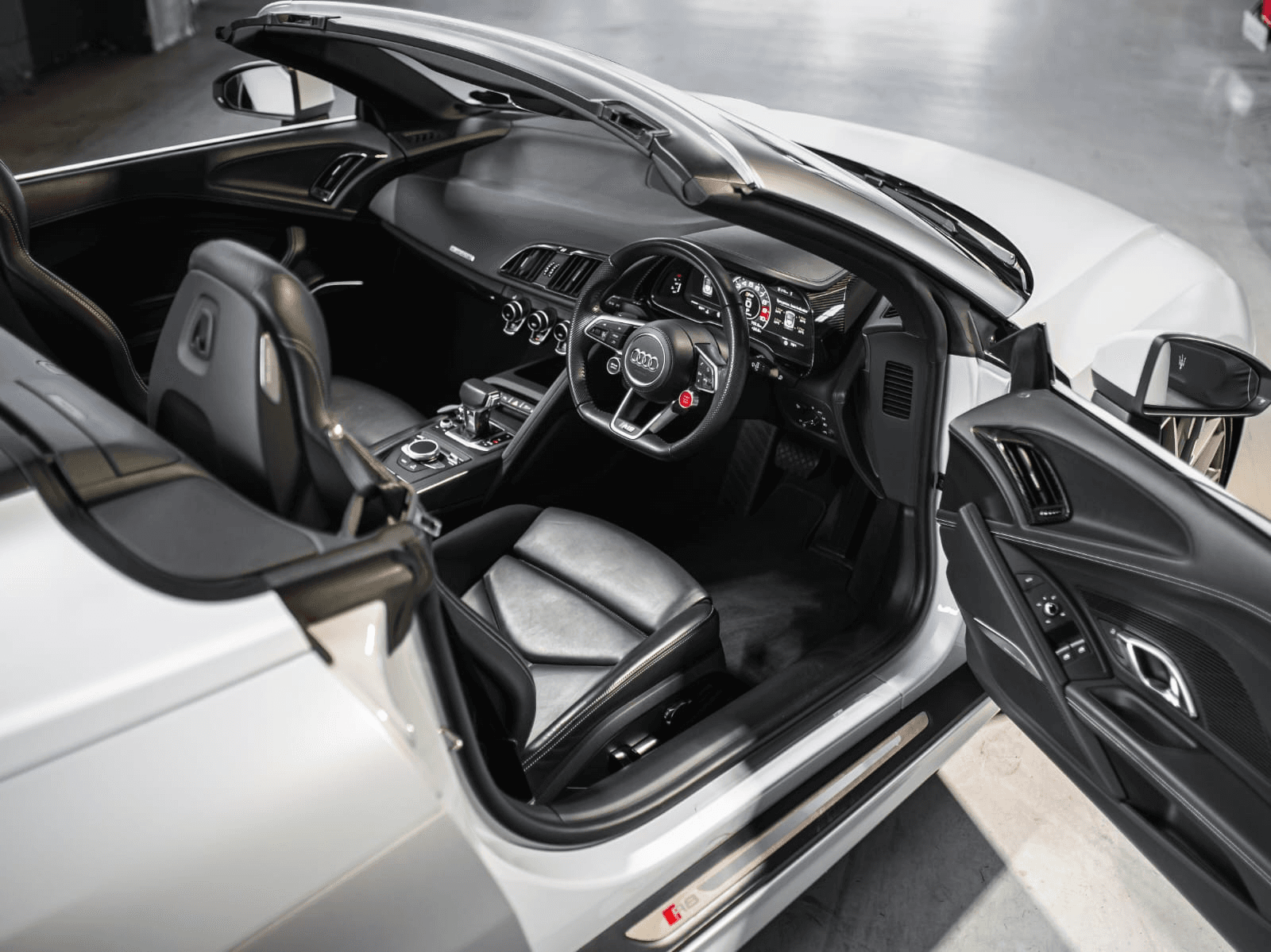 https://assets.carsharenova.com/0198557f-260a-eb40-ebc9-98718ebd498a