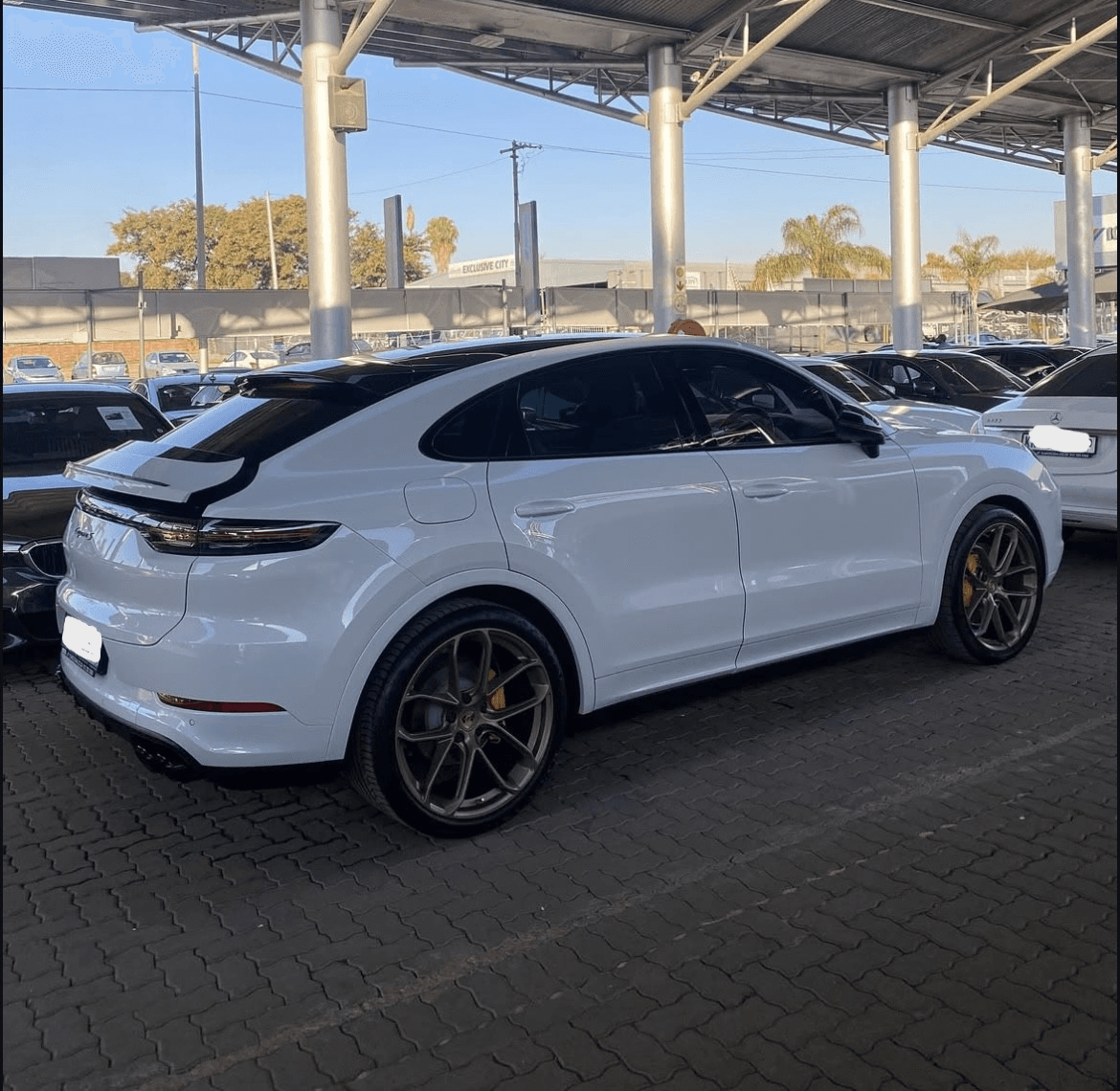 https://assets.carsharenova.com/0198d157-d3ad-970d-a408-0ab3d1eb00cc